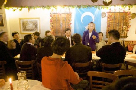 Rabia Kadir Finlandiya'da Konuştu: Gözaltındaki Uygur Türkleri Kayboluyor