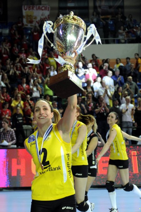 Rabıta Bakü'yü 3-0 yenen Vakıfbank filede Avrupa'nın en büyüğü