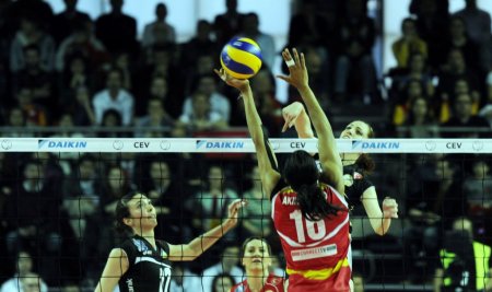 Rabıta Bakü'yü 3-0 yenen Vakıfbank filede Avrupa'nın en büyüğü