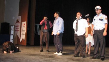 'rahmetli De Sollardı' Oyunu Büyük Beğeni Topladı