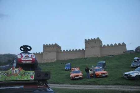 Ralliciler, ateş altındaki Suriye ve Filistinli çocuklar için sürecek