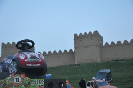 Ralliciler, ateş altındaki Suriye ve Filistinli çocuklar için sürecek