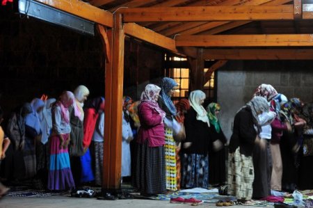 Ramazan Coşkusu İlk Teravih Namazıyla Başladı