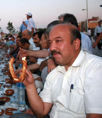 Ramazan'da Satışlar Durunca, Simitçiler Pideye Yöneldi