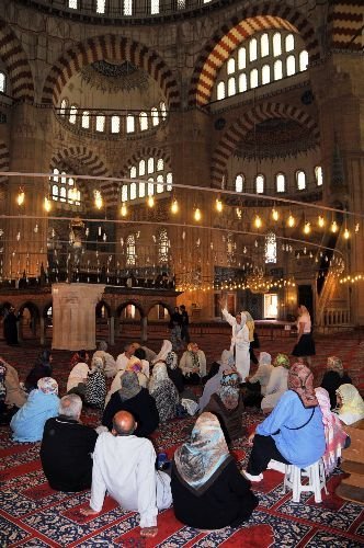 Ramazan'da Selimiye'ye Yoğun Ziyaretçi İlgisi