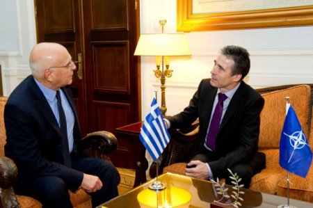 Rasmussen, Yunan Dışişleri Bakanı Dimas'la Görüştü