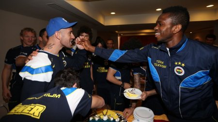 Raul Meireles'e sürpriz doğum günü yapıldı