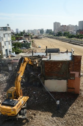 Ray Sokak’ta yıkım tamamlandı