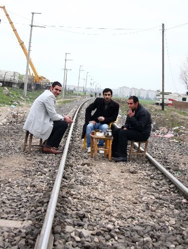 Ray Üstünde Çay Keyfi
