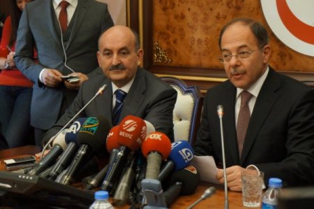 Recep Akdağ, görevi Müezzinoğlu'na devretti
