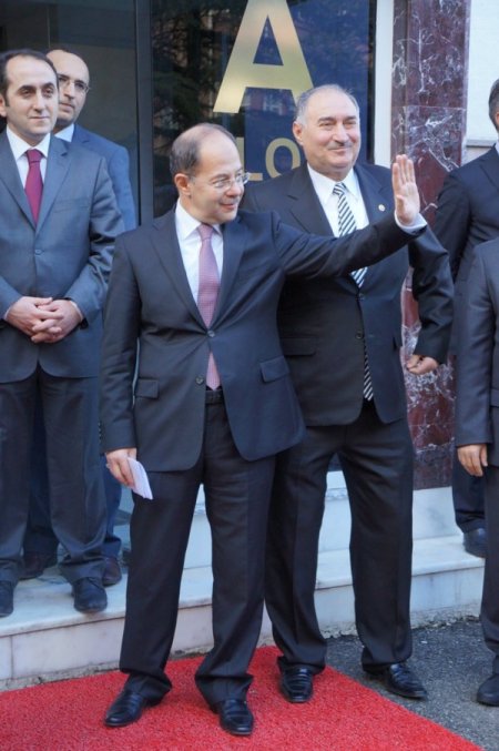 Recep Akdağ, görevi Müezzinoğlu'na devretti