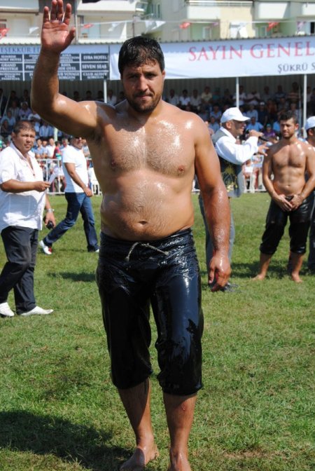 Recep Kara, Kırkpınar'ın rövanşını Manavgat'ta Ali Gürbüz'ü yenerek aldı