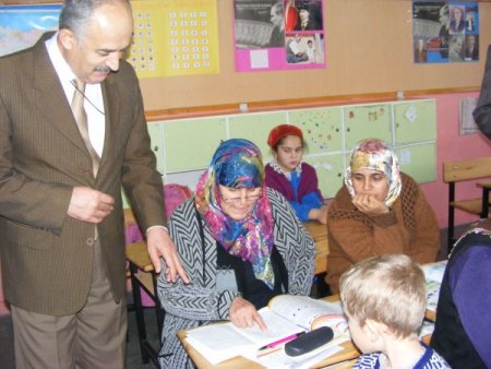 Referandumda Parmak Basanlar Okuma Yazma Kursuna Alındı
