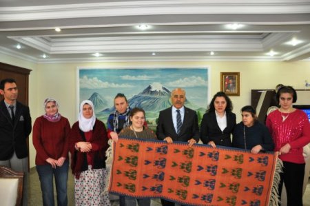 Rehabilitasyon merkezi sakinlerinden Vali Pek'e anlamlı ziyaret