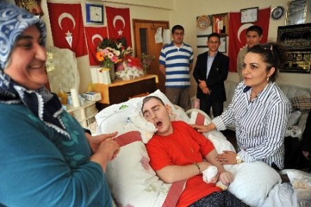 Rektör Aygün Attar, Gülsüm Kabadayı'yı ziyaret etti