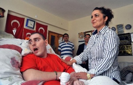 Rektör Aygün Attar, Gülsüm Kabadayı'yı ziyaret etti