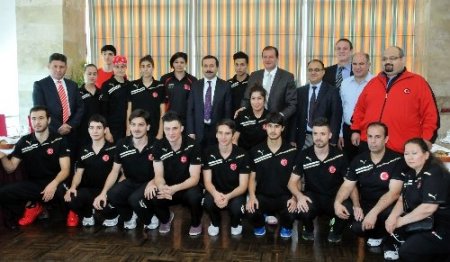 Rektör Gökbel'den milli sporculara moral ziyareti