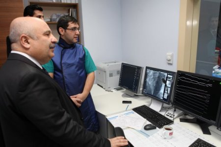 Rektör Gönüllü, Tıp Fakültesi'nde incelemelerde bulundu