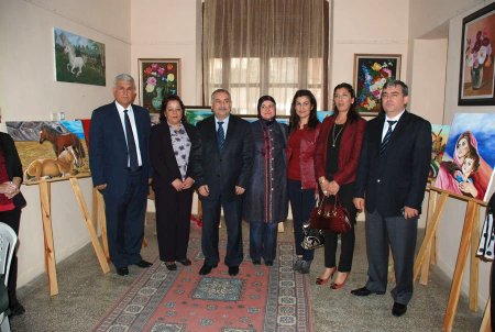 Resim sergisini protokol eşleri açtı