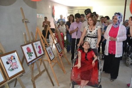Resimleri ile engel tanımadı
