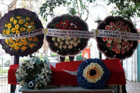 Ressam Burhan Doğançay Turgutreis'te toprağa verildi