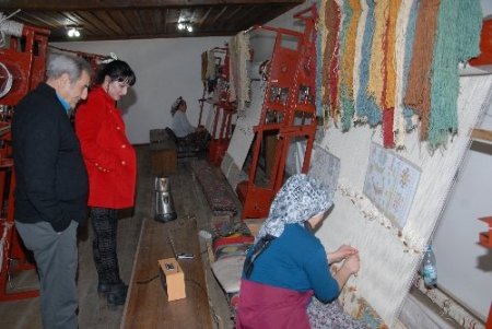 Ressam Erbil memleketi Uşak'ı ziyaret etti