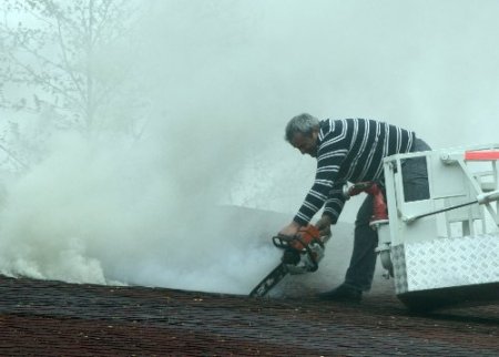 Restorandaki yangında 2 kişi dumandan zehirlendi