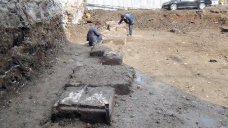 Restorasyon kazısında Selçuklulara ait 863 yıllık tarihi bulgulara rastlandı