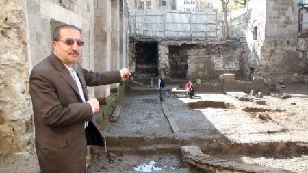 Restorasyon kazısında Selçuklulara ait 863 yıllık tarihi bulgulara rastlandı