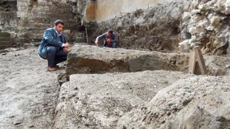 Restorasyon kazısında Selçuklulara ait 863 yıllık tarihi bulgulara rastlandı
