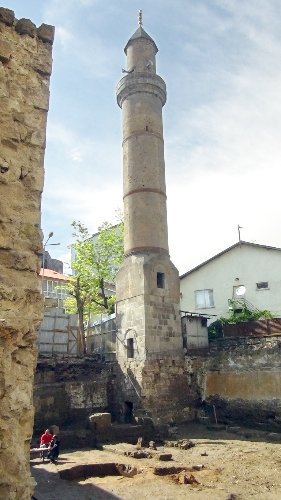 Restorasyon kazısında Selçuklulara ait 863 yıllık tarihi bulgulara rastlandı