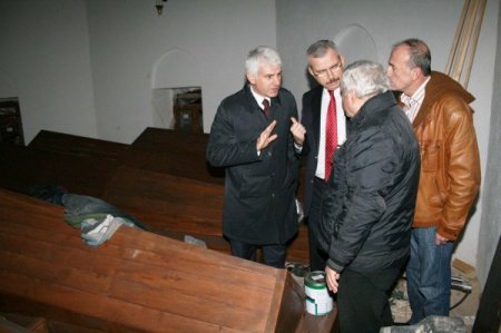 Restorasyonu süren Hamzabey Camii’ndeki sorunlar gideriliyor