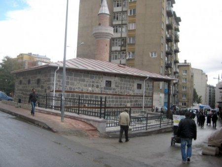 Restorasyonu tamamlanan İhmal Camii ibadete açıldı