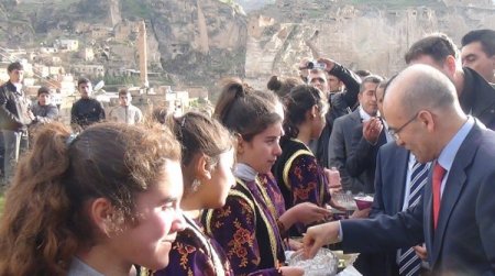 Restorasyonu tamamlanan İmam Abdullah Türbesi ziyarete açıldı