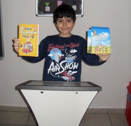 Reyhan Koleji öğrencileri kitap okuma fuarı düzenledi