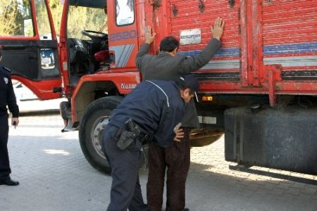 Reyhanlı saldırılarının ardından Adana'da yol kontrolleri arttı