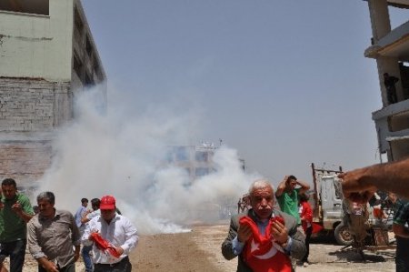 Reyhanlı'da izinsiz yürüyüşe polis müdahale etti