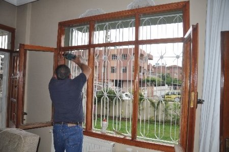 Reyhanlı'da yaralar sarılıyor