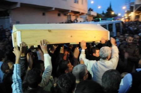 Reyhanlı'daki bombalı saldırıda hayatını kaybeden 5 kişi defnedildi