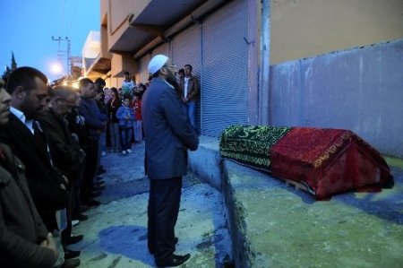 Reyhanlı'daki bombalı saldırıda hayatını kaybeden 5 kişi defnedildi