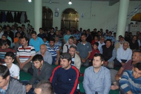 Reyhanlılar Regaip Kandili'nde birlik ve huzur için dua etti