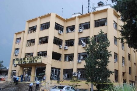 Reyhanlı'ya havadan ve karadan askeri birlikler sevk ediliyor