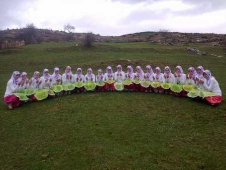 Ribnovo'da hatim töreni sonrası öğrencilerden 