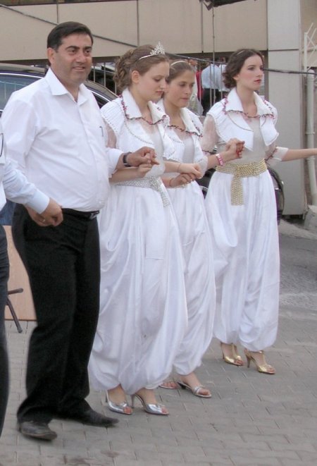 Rifat Sait, Göçmenlerle Piknikte Buluştu