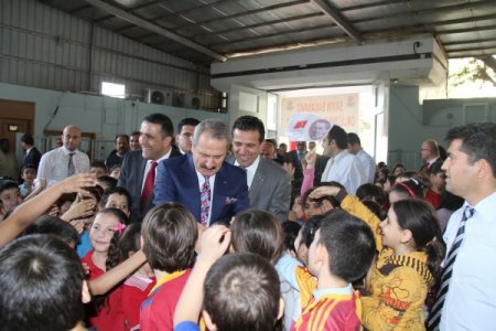 Riyad Uluslararası Türk Okulu öğrencileri Bakan Çağlayan'dan okul istedi