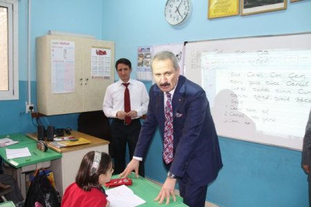 Riyad Uluslararası Türk Okulu öğrencileri Bakan Çağlayan'dan okul istedi