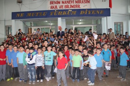 Riyad Uluslararası Türk Okulu öğrencileri Bakan Çağlayan'dan okul istedi