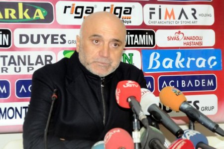 Rıza Çalımbay, hem hakemlere hem oyuncusuna kızdı