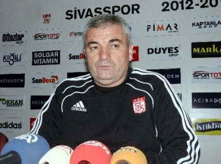 Rıza Çalımbay: Takımıma yürekten inanıyorum