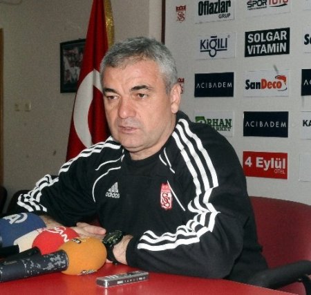 Rıza Çalımbay: Takımıma yürekten inanıyorum